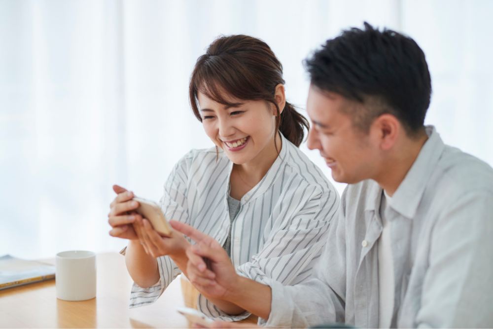 スマホで様子を確認するご家族
